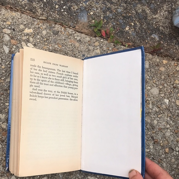 Escape from Warsaw by Ian Sarraillier - Picture 7 of 12